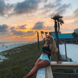 Meet your Posher, Monica